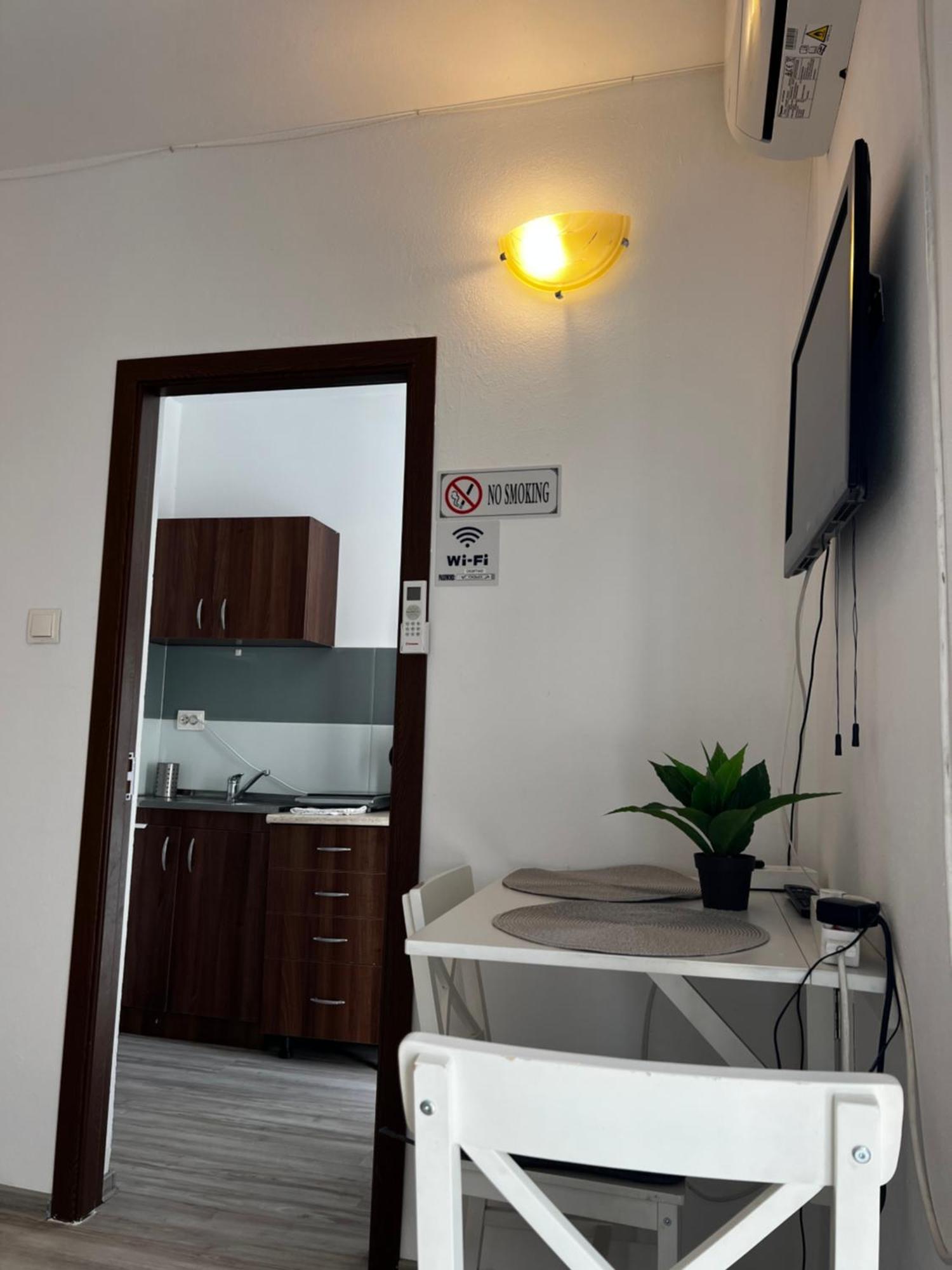 Casa Habana 2 Lägenhet Oradea Exteriör bild